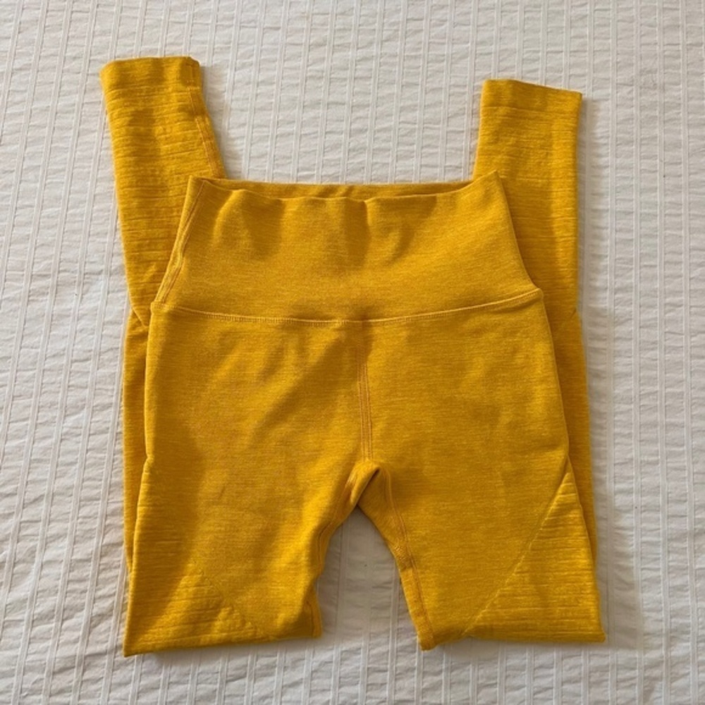 Alphalete Leggings in yellow